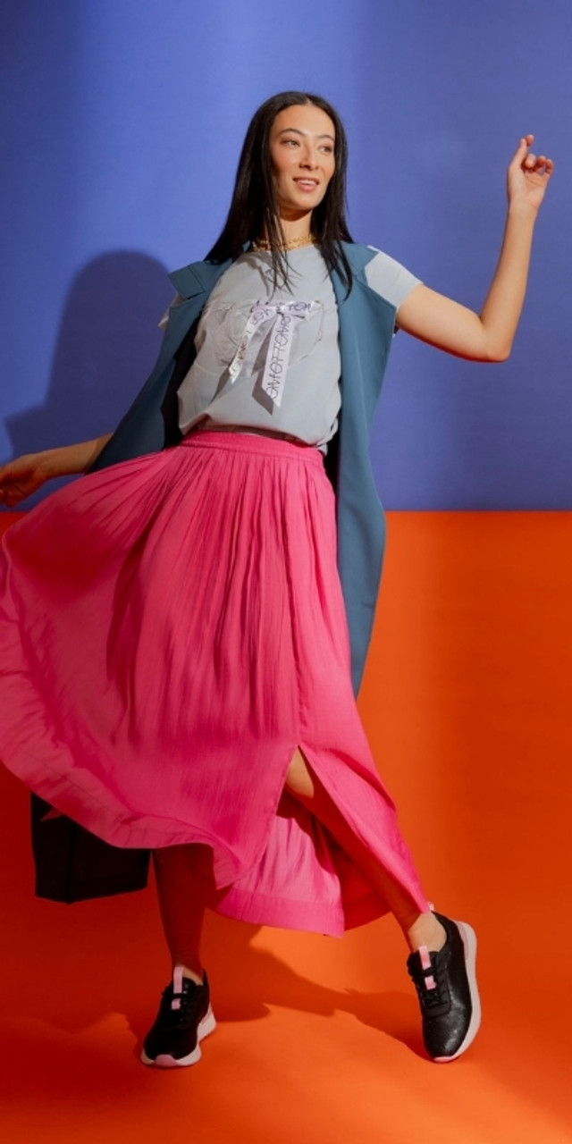 OI - Pink Pleat Skirt and Blue Handbag T-Shirt